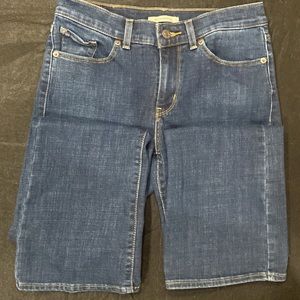 Women’s Levis Size 4 Classic Boot Cut
